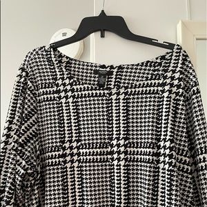 Beautiful Alfani black and white blouse size 3X excellent condition from Macy’s